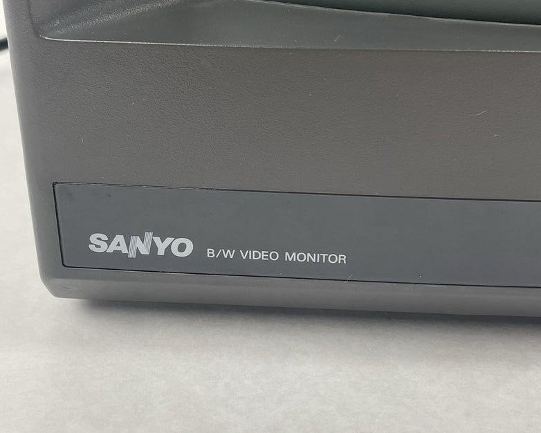 Sanyo VM 5516 Vintage B&W CRT 1997 16''