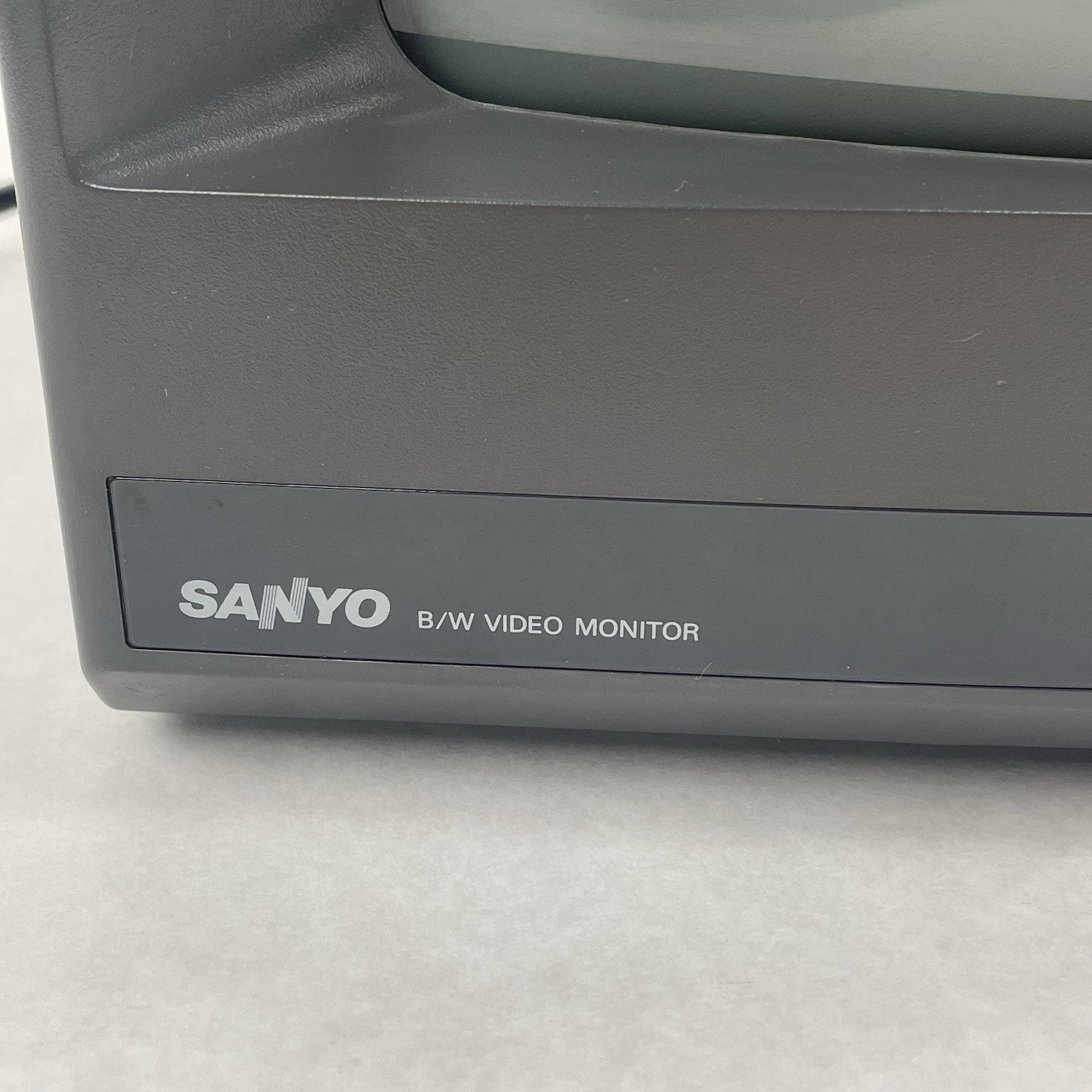 Sanyo VM 5516 Vintage B&W CRT 1997 16''5