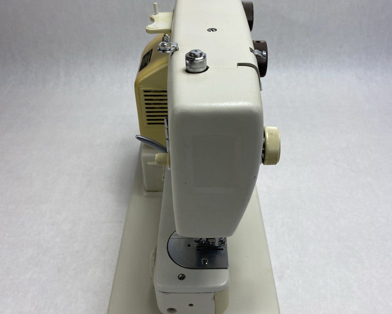 Vintage Janome New Home Model 640 Sewing Machine - Pedal and Manual With Case