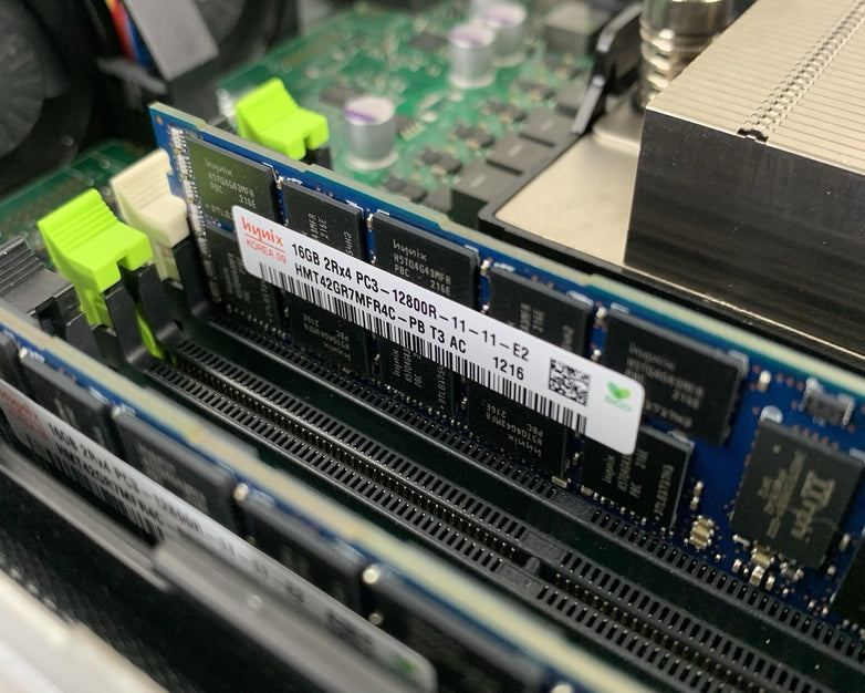 Dell PowerEdge R620 2x Intel Xeon E5-2670 2.6 GHz 64 GB RAM No HDD No OS