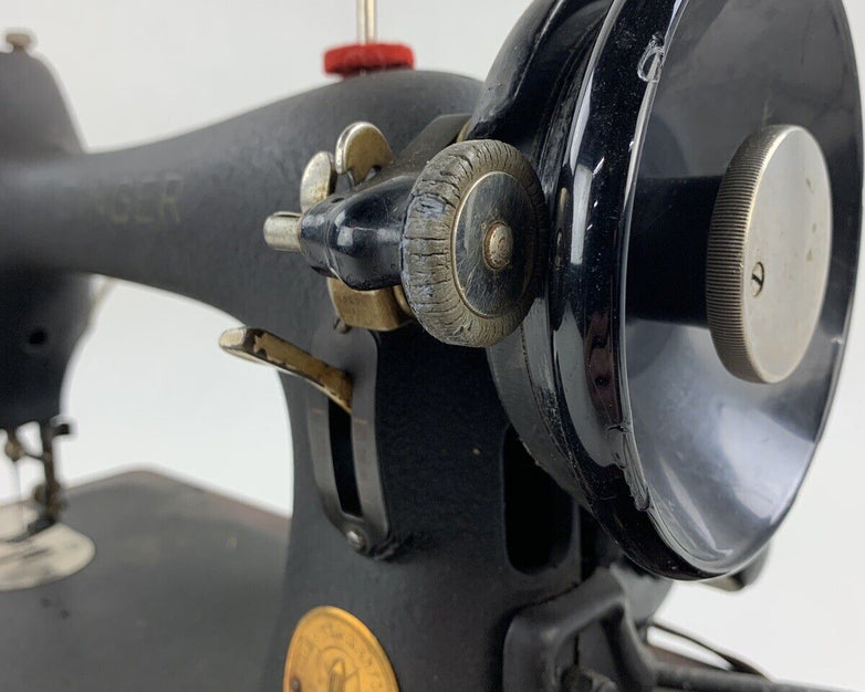 Singer Sewing Machine 15-7 Powers On Motor Runs Dried Belts