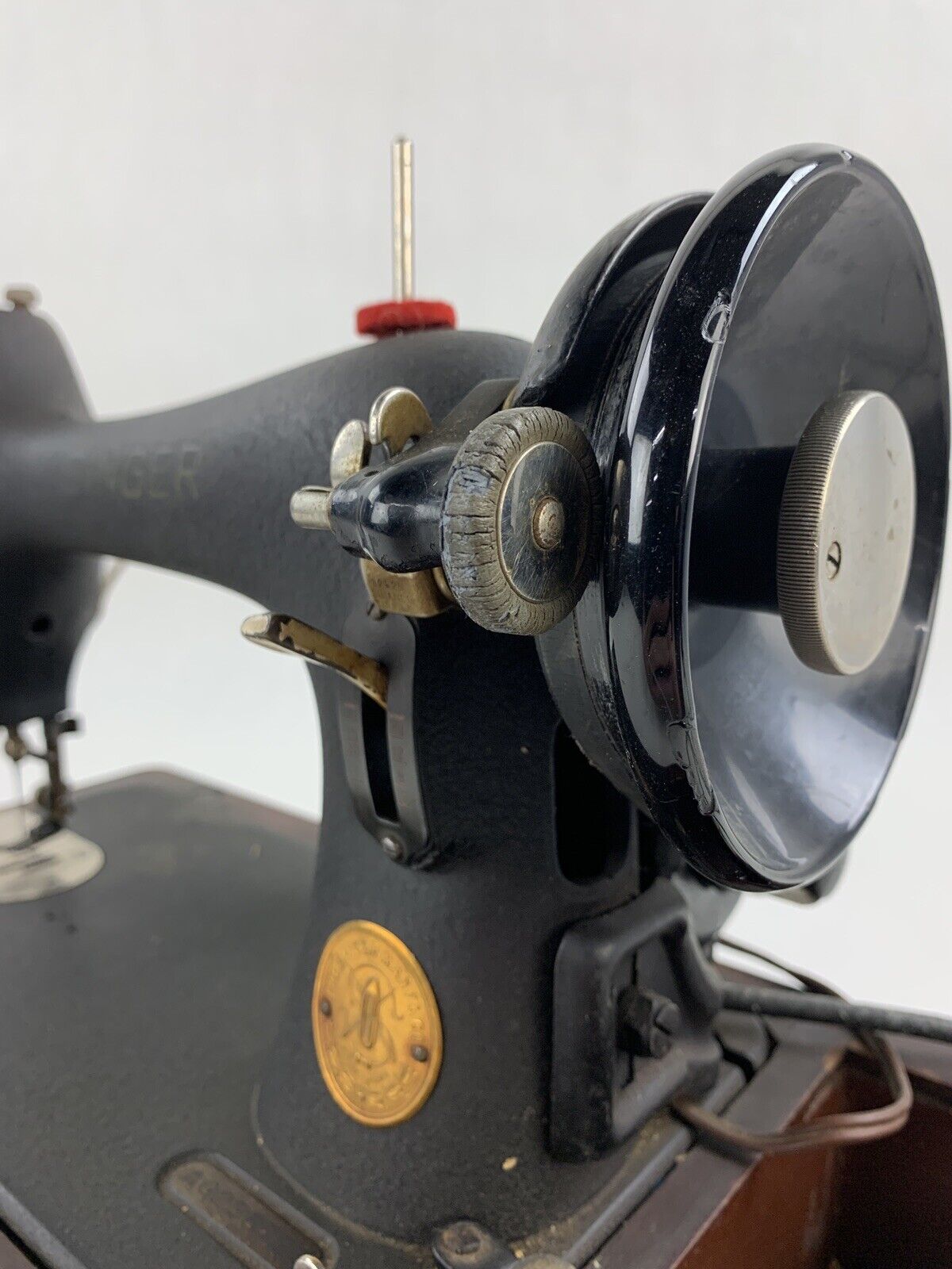 Singer Sewing Machine 15-7 Powers On Motor Runs Dried Belts