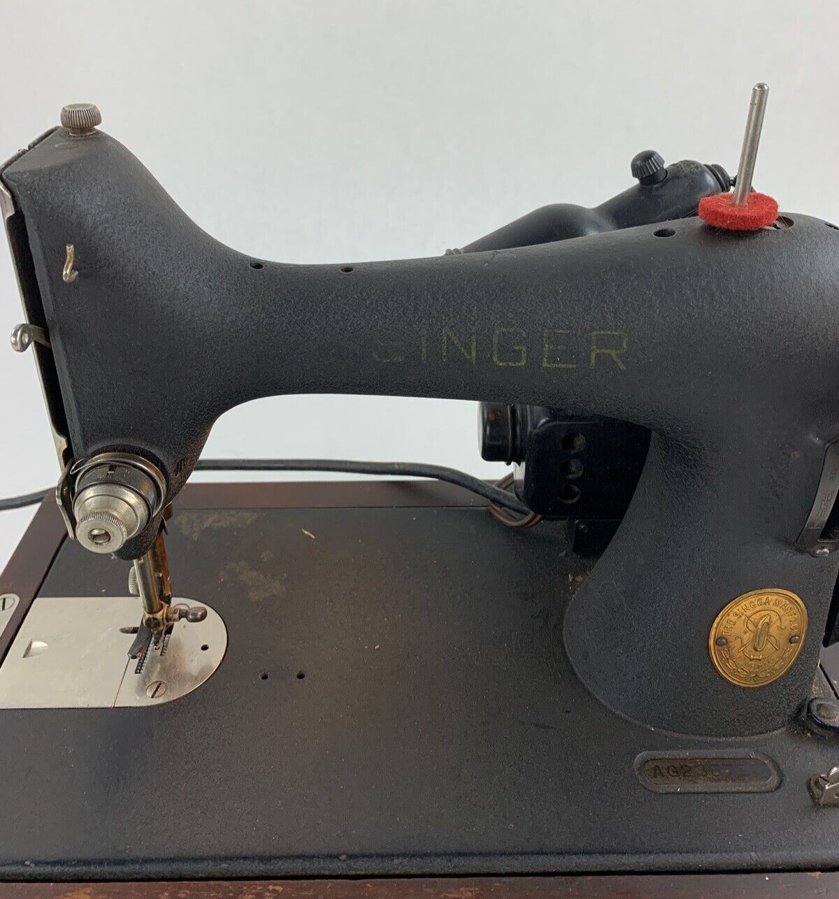 Singer Sewing Machine 15-7 Powers On Motor Runs Dried Belts