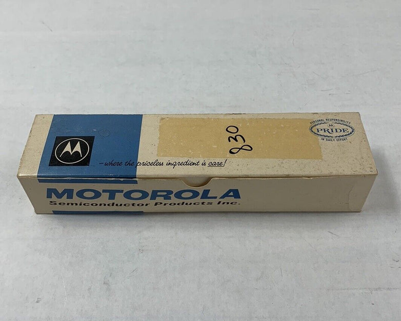 Motorola MC830P DTL Dual 4-Input NAND Gate Gold (Lot of 19)