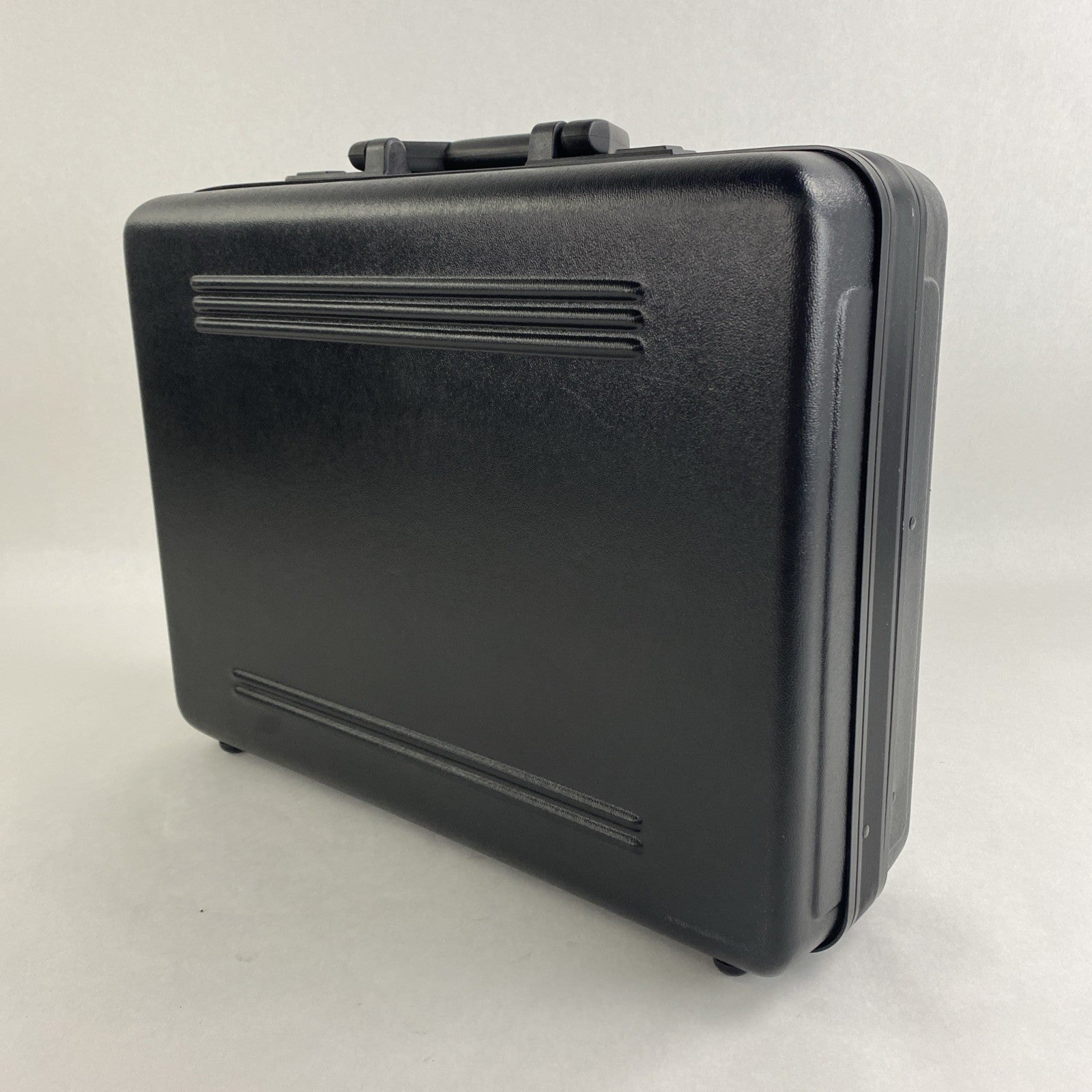 Unbranded Hardshell Breif Case 2 Keys 17.5"L  5.5"W 14"H0