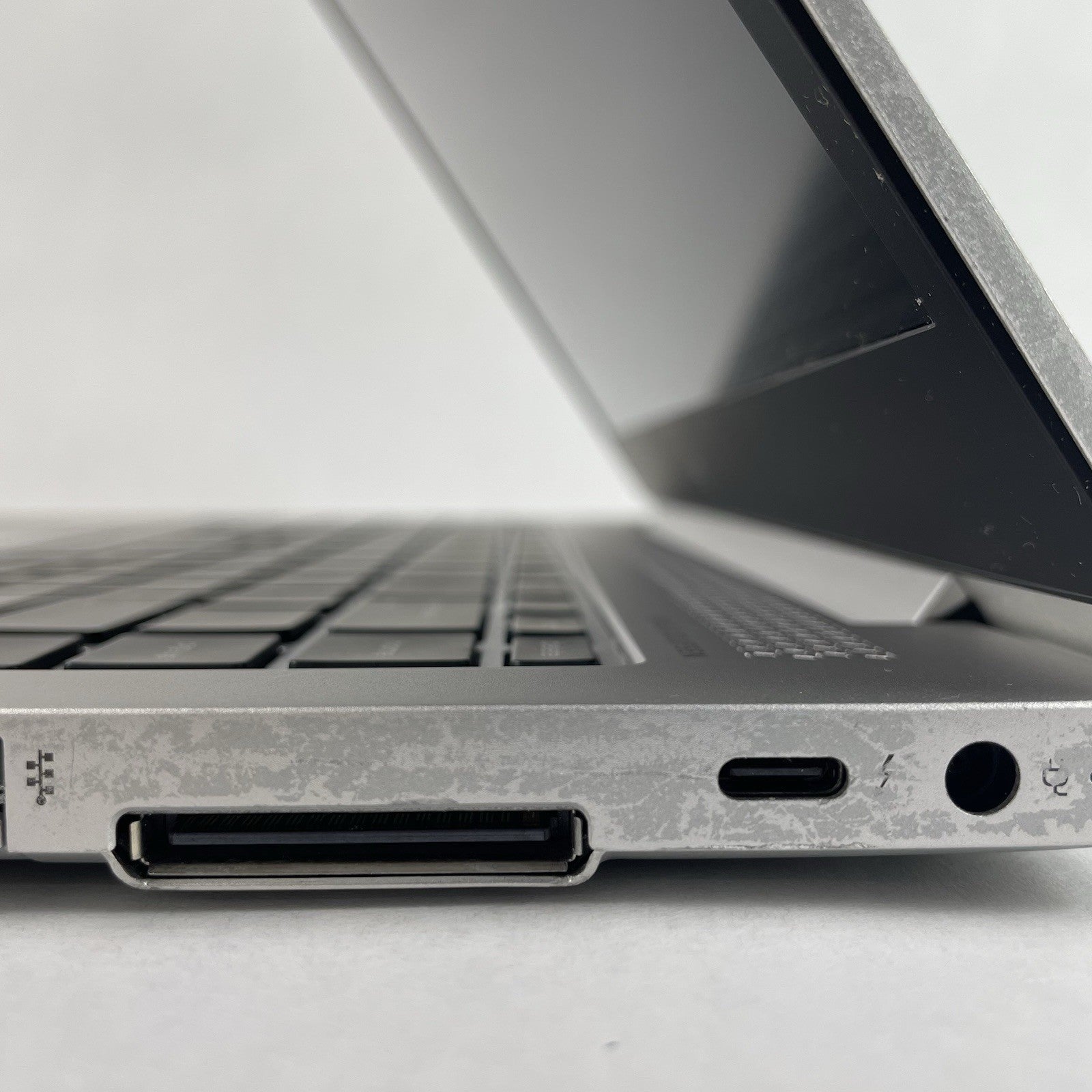 HP EliteBook 840 G6 14" i7-8665U 1.90 GHz 8 GB RAM No SSD/OS/AC - Worn Bottom6