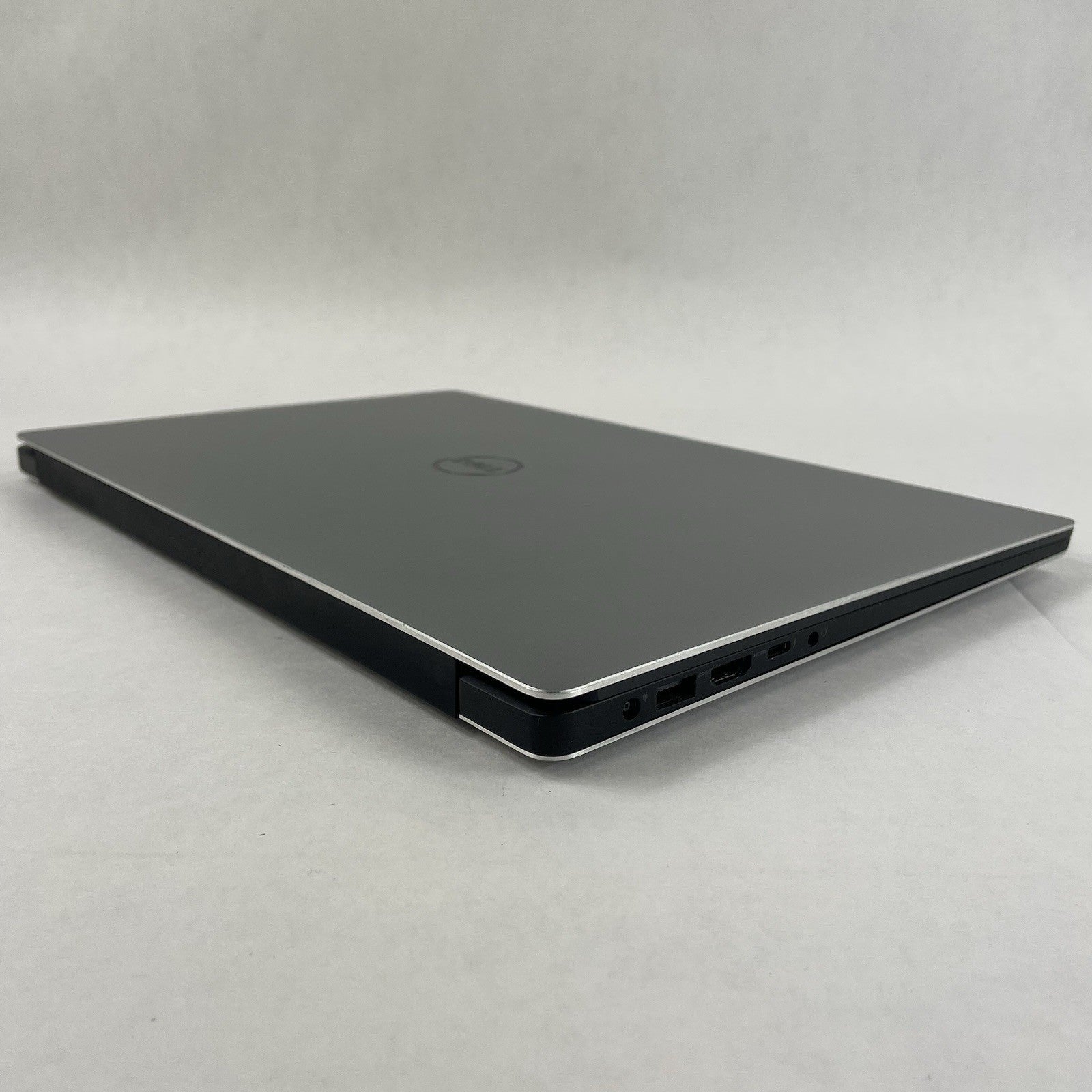 Dell XPS 15 9560 15.6" i7-7700HQ 2.80 GHz 8 GB RAM No SSD/OS/AC11