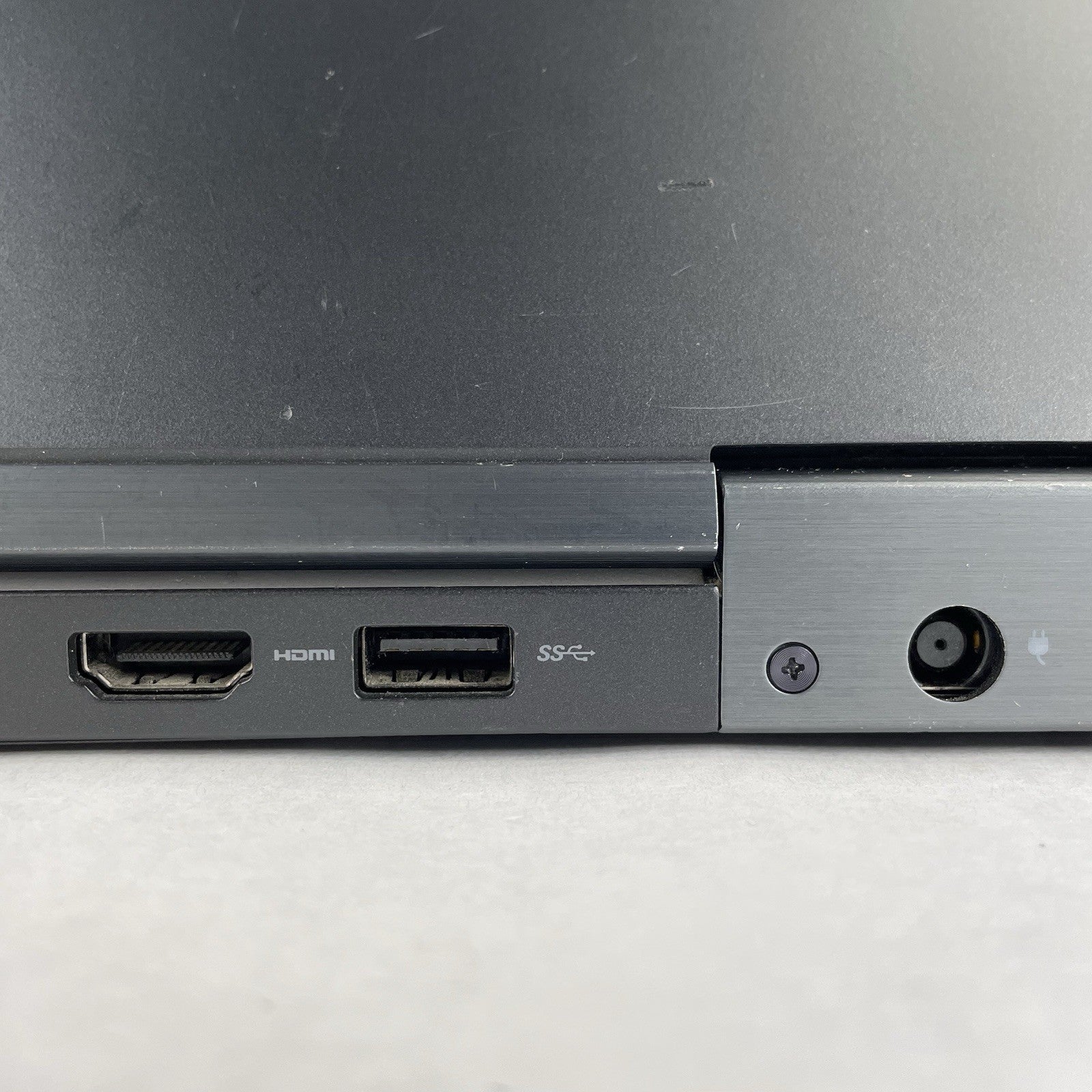 Dell Latitude 5590 15.6" i5-8250U 1.6 GHz 8GB RAM No SSD No OS - Bad Corner READ12
