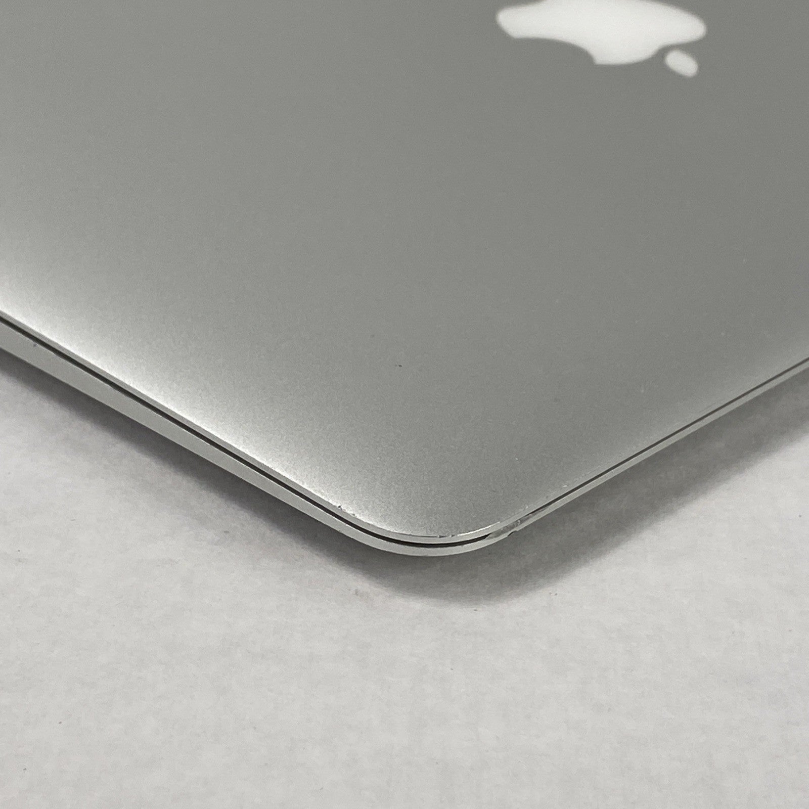 Apple MacBook Air A1465 2015 11" 1.6Ghz i5 4GB RAM 120GB SSD os12.7.6 304 Cycles