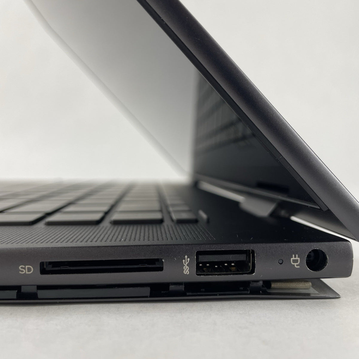 HP Envy x360 15.6" Ryzen 7 5700U 1.80 GHz 16 GB RAM No SSD/OS/AC - Bottom Panel8