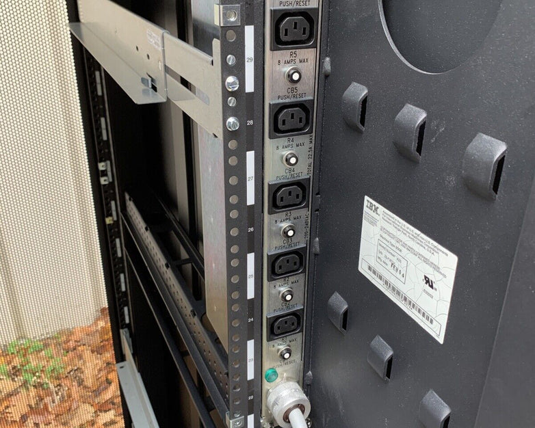 IBM NetBAY 9308 42U Enterprise Server Cabinet Rack 42S w/ Keys and Side Panels