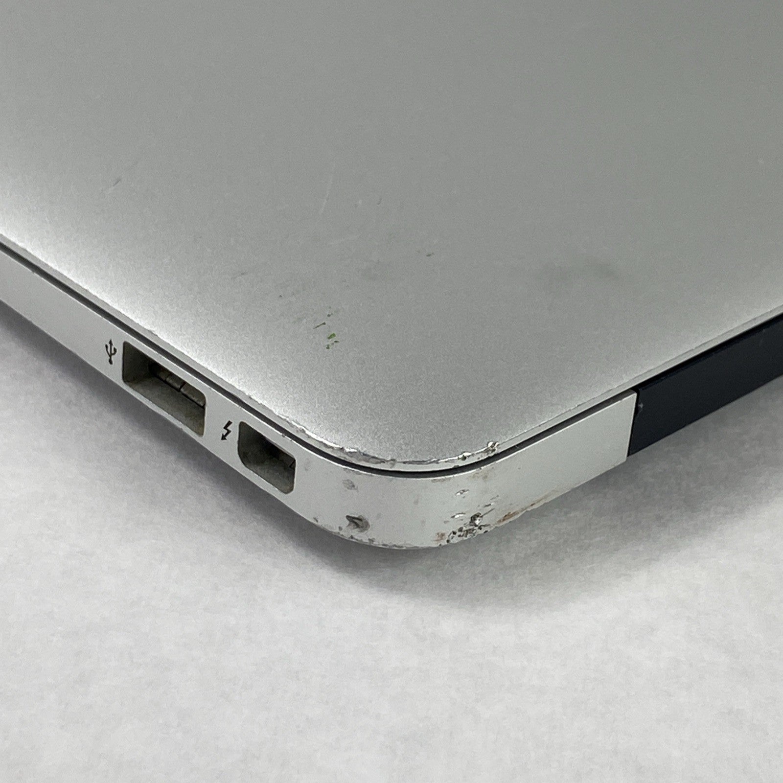 Apple MacBook Air A1465 2015 11" 1.6Ghz i5 4GB RAM 120GB SSD os11.7.1 706 Cycles