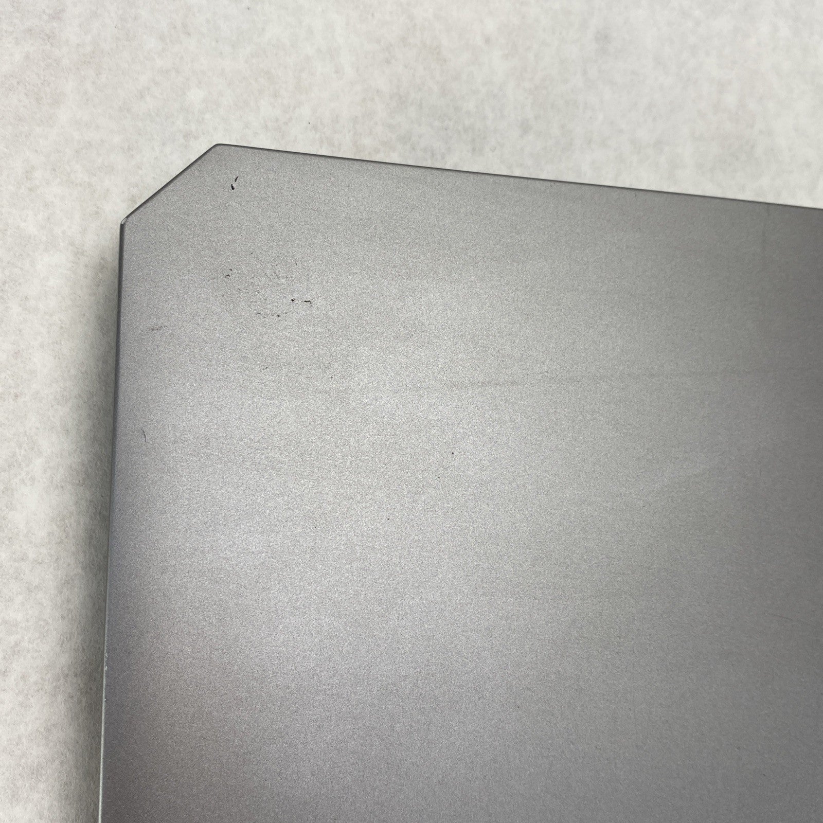 HP ZBook 15 G6 Intel Core i7-9750H 2.60 GHz 16 GB RAM 15.6" No HDD No OS