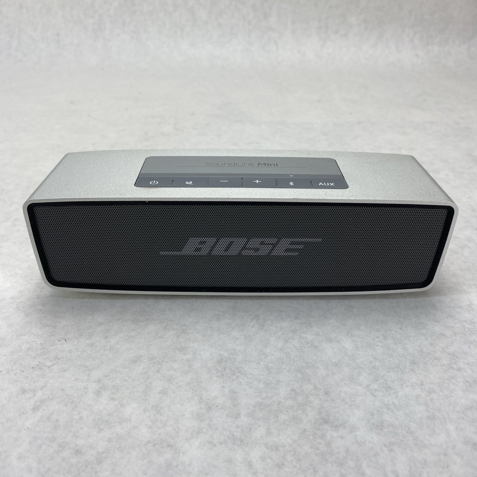 Bose SoundLink Mini 413295 Bluetooth and Aux Speaker With Charging Cradle2