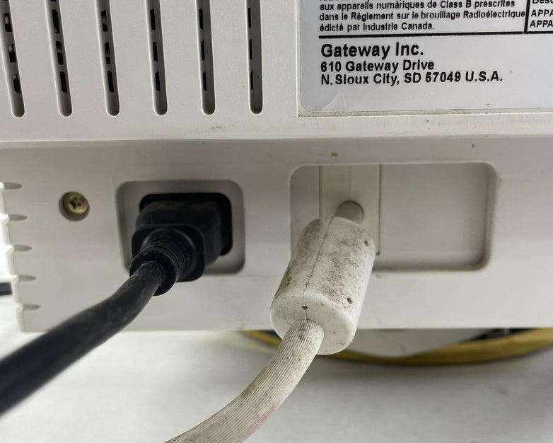 Gateway YE0711-01 16" EV700 1280x1024 VGA CRT