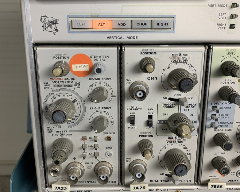 Tektronix 7904 Oscilloscope W/ 7A22 7A26 7B85 7B53A Module Cards and 204-2 Cart