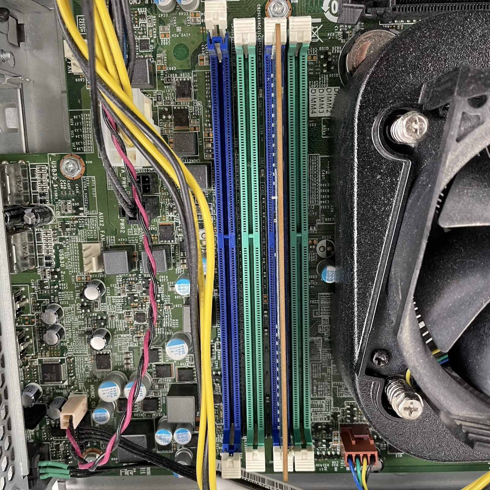 Lenovo ThinkCentre M900 SFF i5-6500 3.20 GHz 8 GB RAM No HDD/OS12