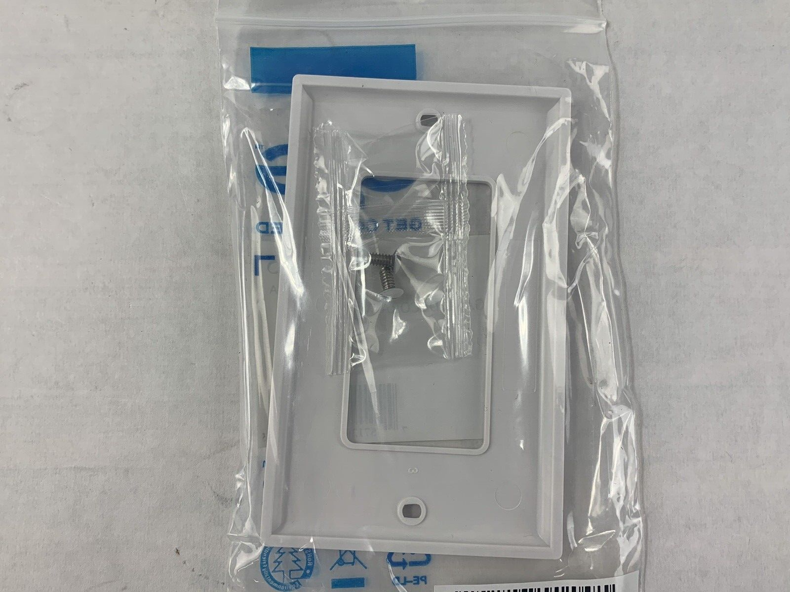 Lot of 5 C2G 03725 Decorative One Cutout Single Gang Wall Plate - White