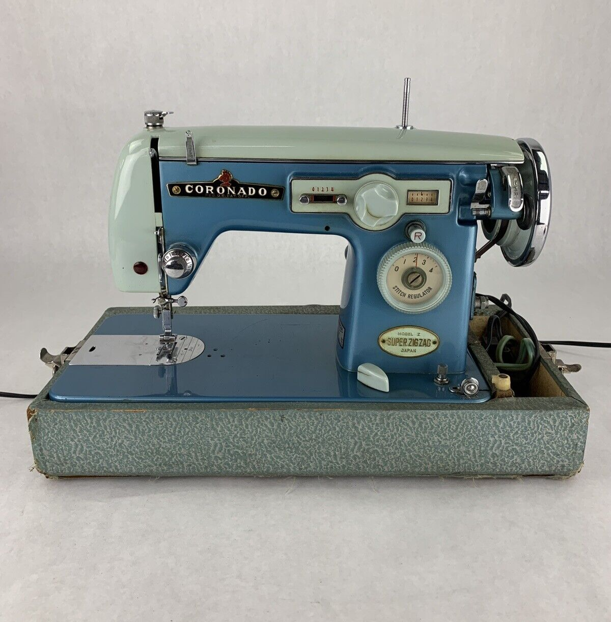 Vintage Coronado Super Zig Zag Z Sewing Machine Tested