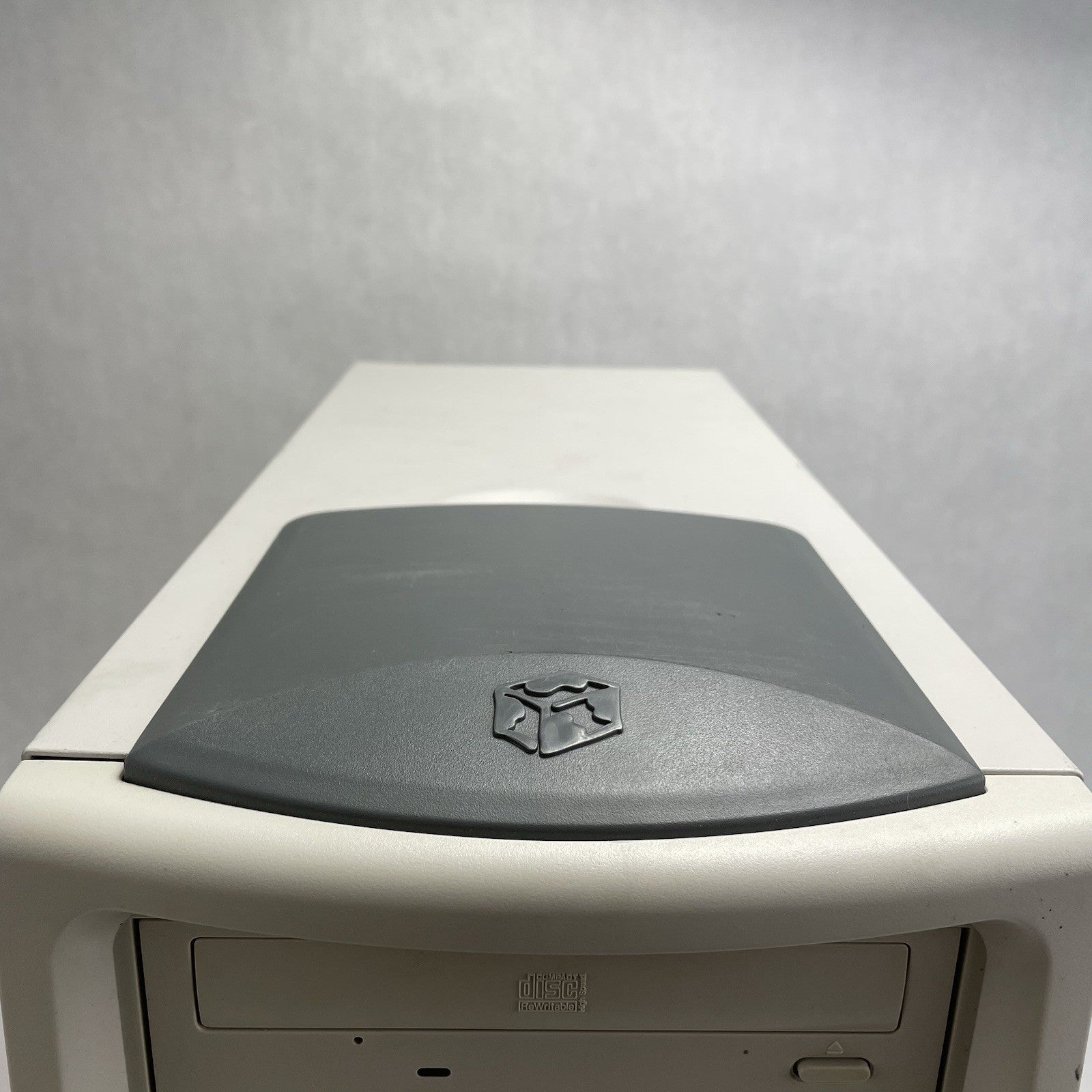 Gateway E-4600 MT Intel Pentium 4 1.90 GHz 512 MB RAM No HDD No OS