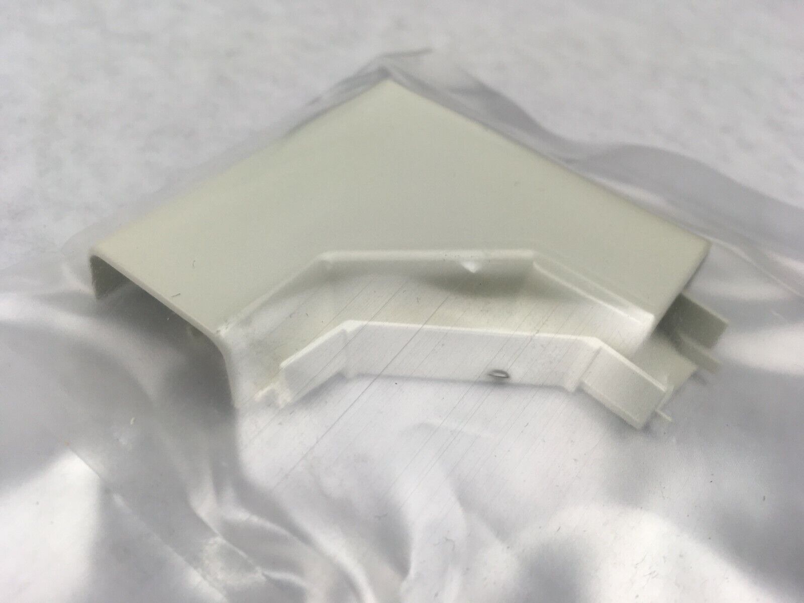 Panduit Pan-Way PRAF3WH-X Right Angle FIT PD3 (Box of 10)