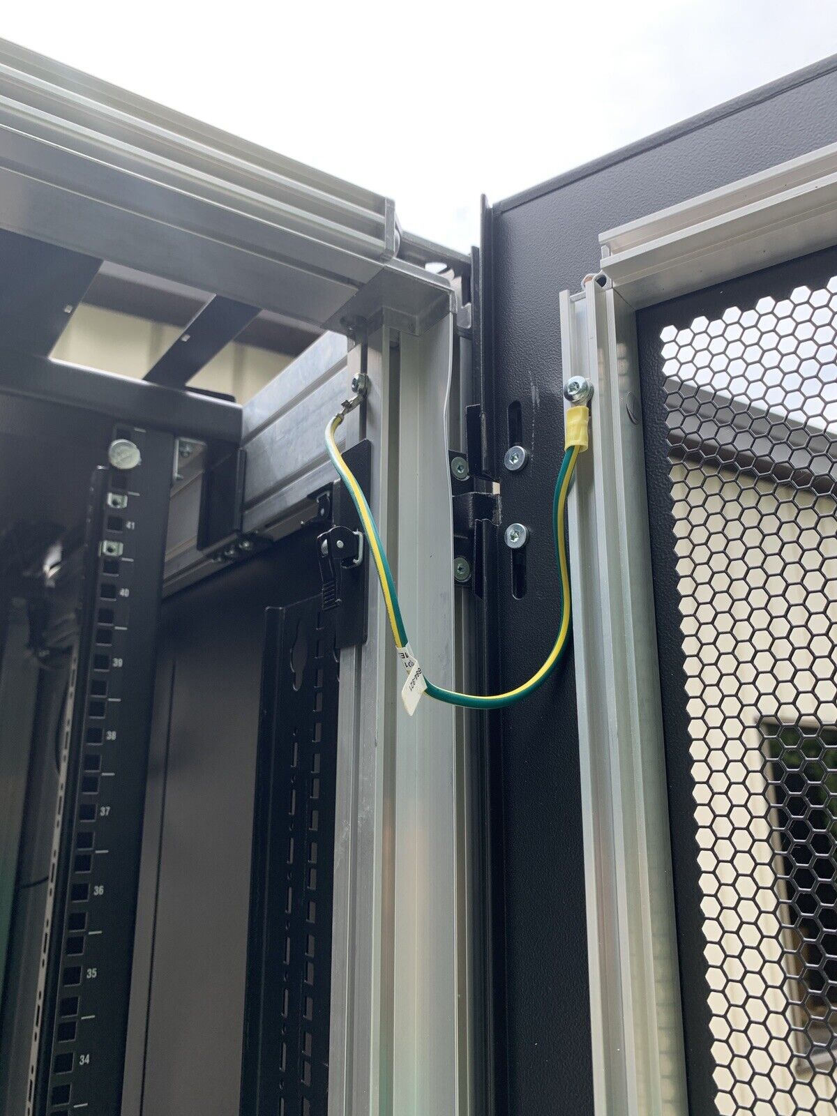 Emerson Knurr DCM Server Rack 42U 78"-48"-28"