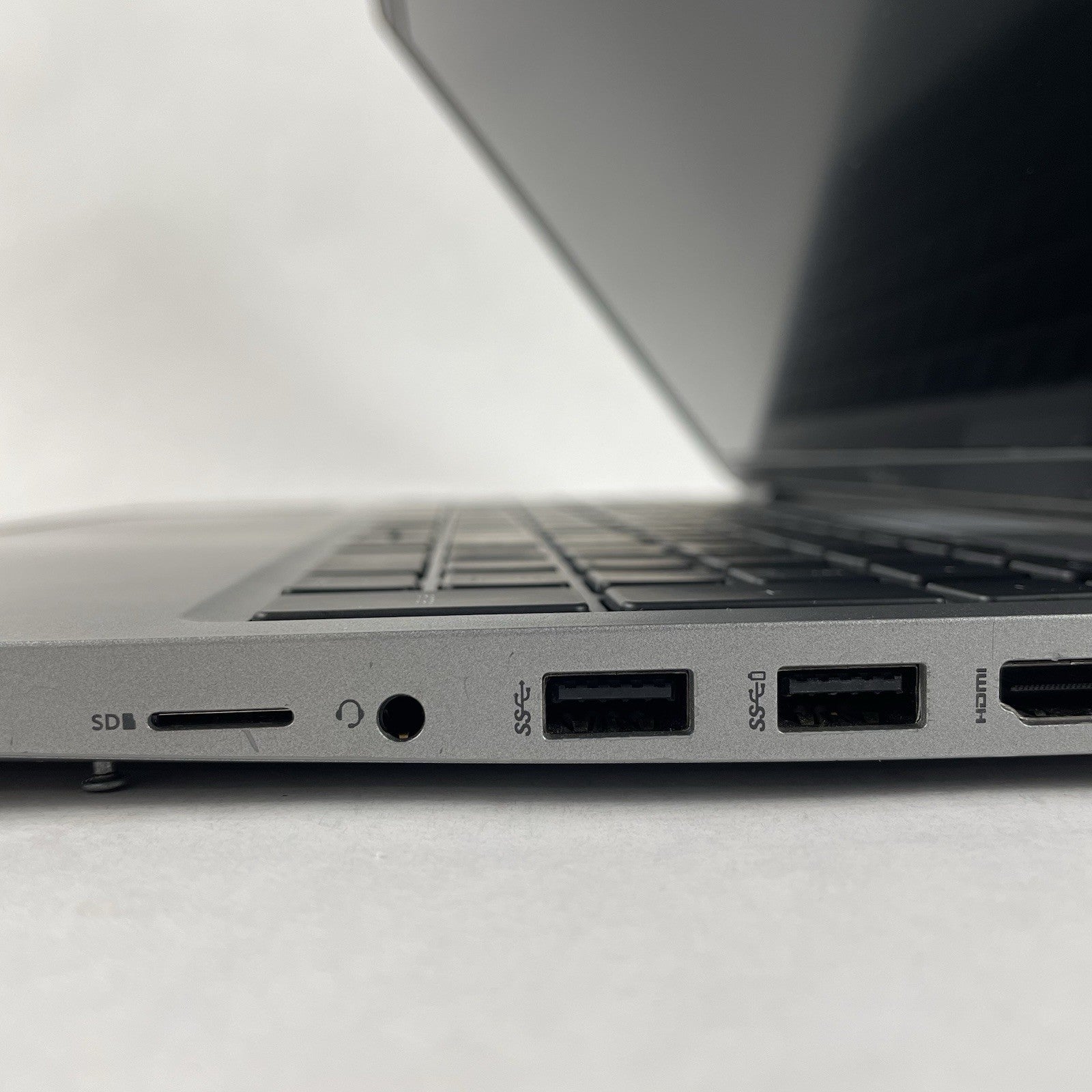 Dell Latitude 5520 15.6" i5-1135G7 2.40GHz 8GB RAM No SSD/OS/AC/Batt - Scratched6
