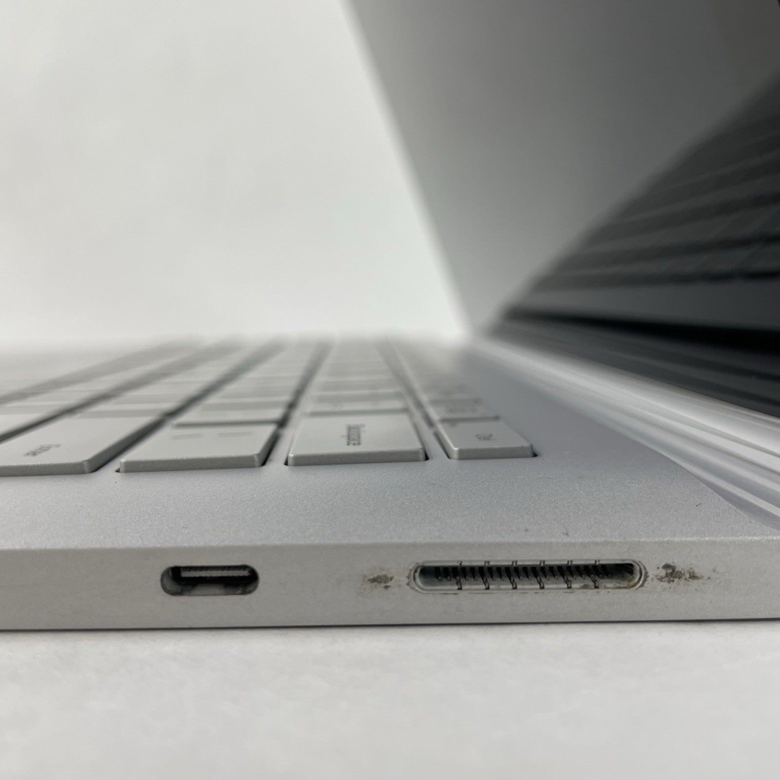 Microsoft Surface Book 2 13.3" i7-8650U 1.90 GHz 8 GB RAM 256 GB SSD Win116
