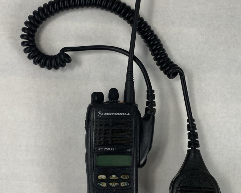 Motorola HT1250 LS + AAH25RDH9DP7AN Two Way Radio with Battery and Mic Untested