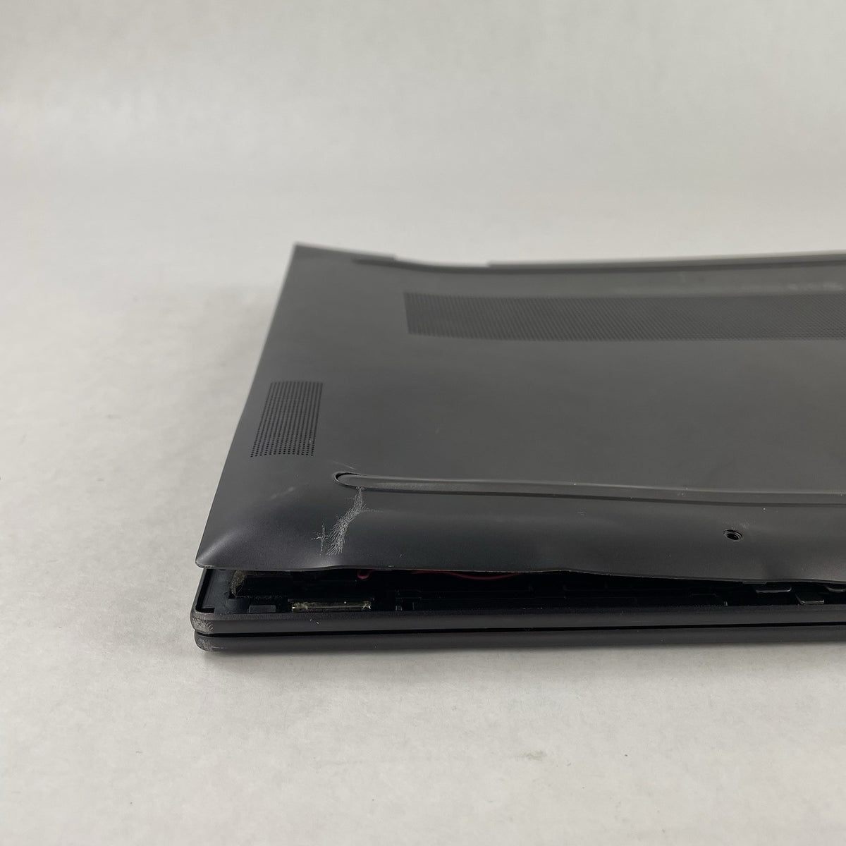 HP Envy x360 15.6" Ryzen 7 5700U 1.80 GHz 16 GB RAM No SSD/OS/AC - Bottom Panel14