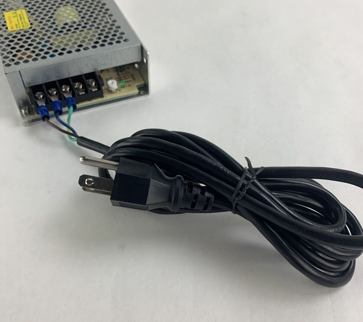 Hengfu HF60W-SL-15 Switching Power Supply 60W AC Input 100-240V DC 15V Tested