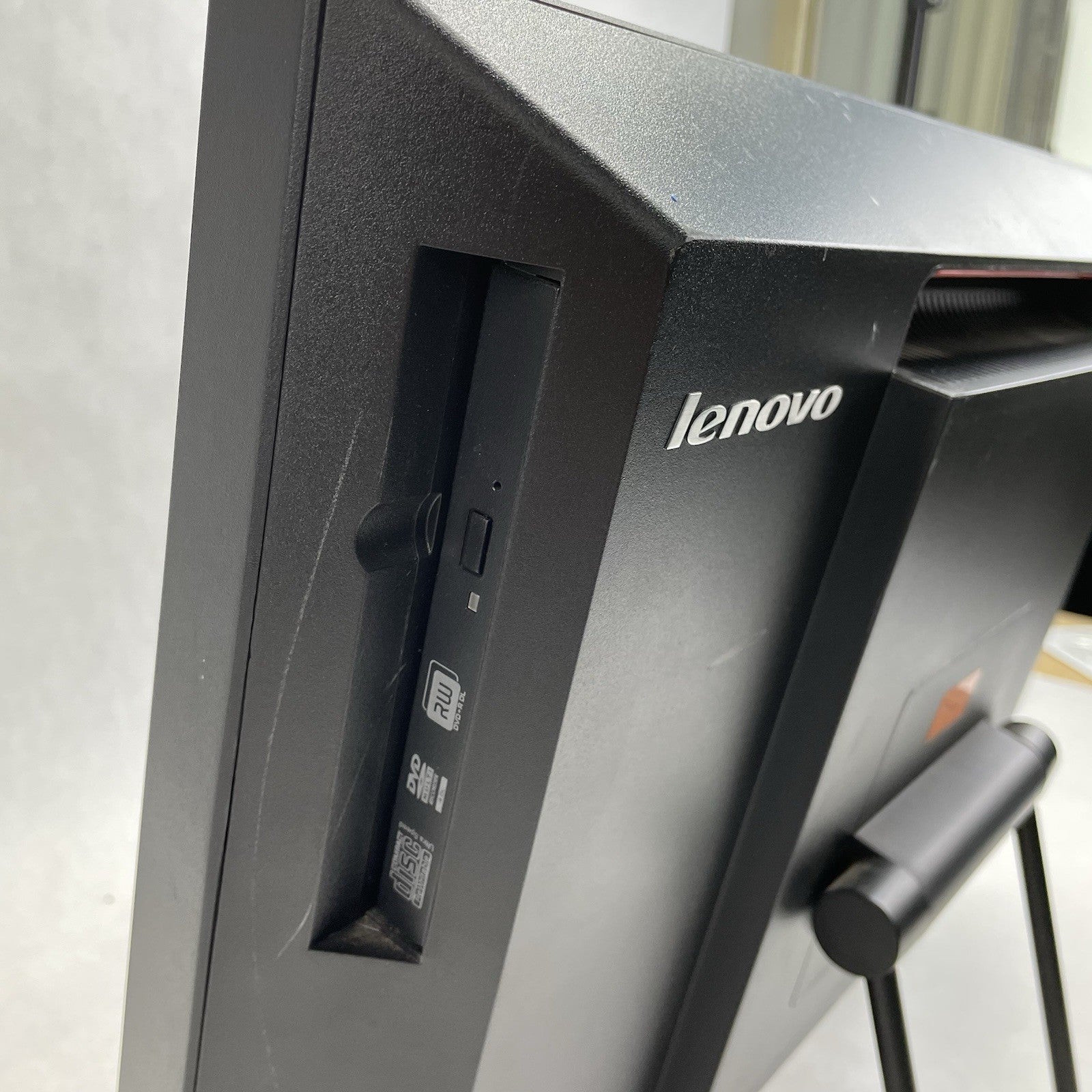 Lenovo Thinkcentre M717 A+C i3-2120 3. 30 GHz 4 GB Ram No HDD No OS