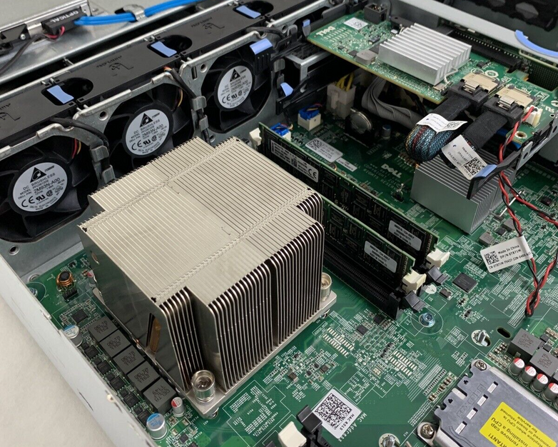 Dell PowerEdge R515 Server 1x AMD Opteron 4122 2.2 GHz 32 GB RAM No HDD No OS