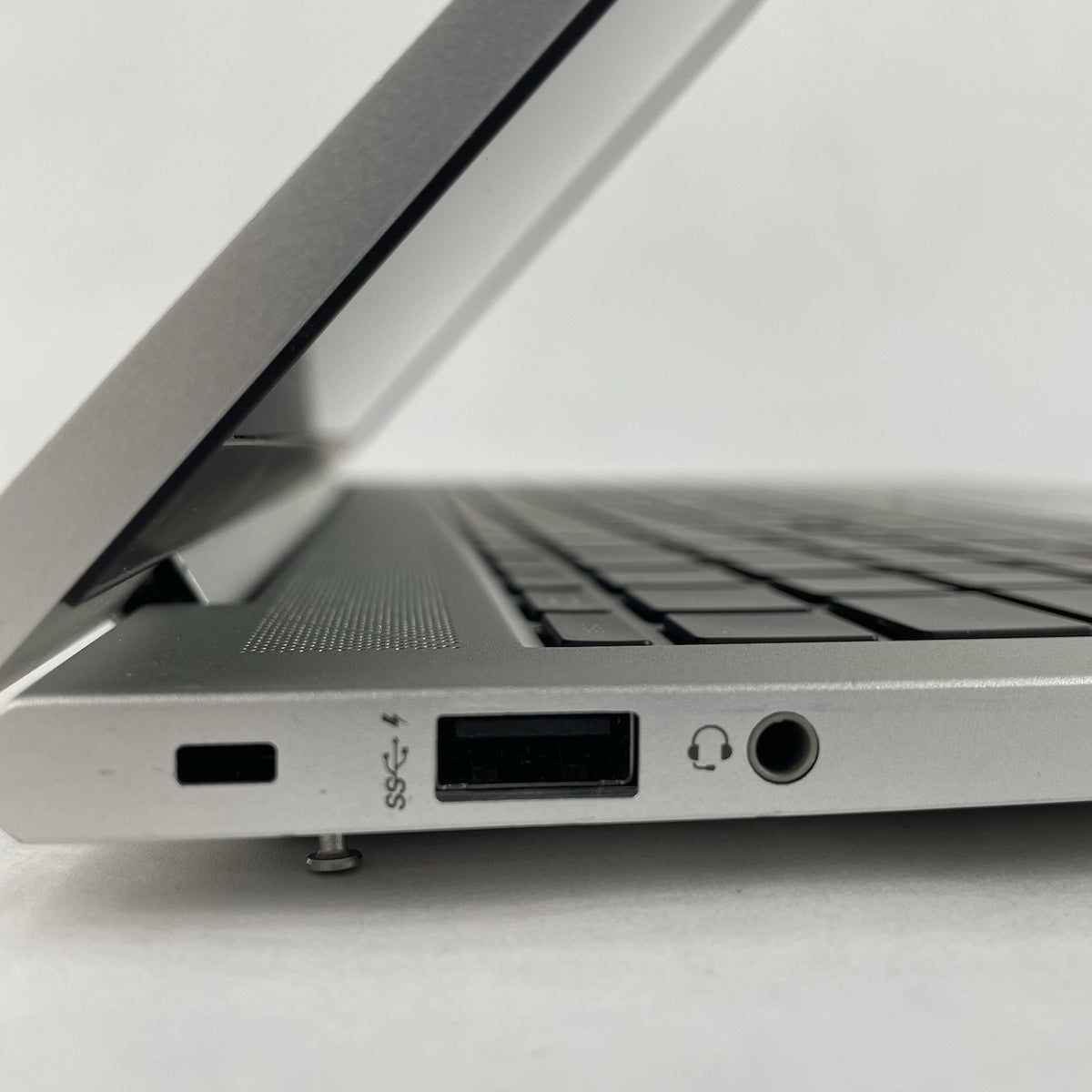 HP EliteBook 850 G8 15.6" i7-1185G7 3.00GHz 16GB RAM No SSD/OS/AC/Batt - Bad USB4