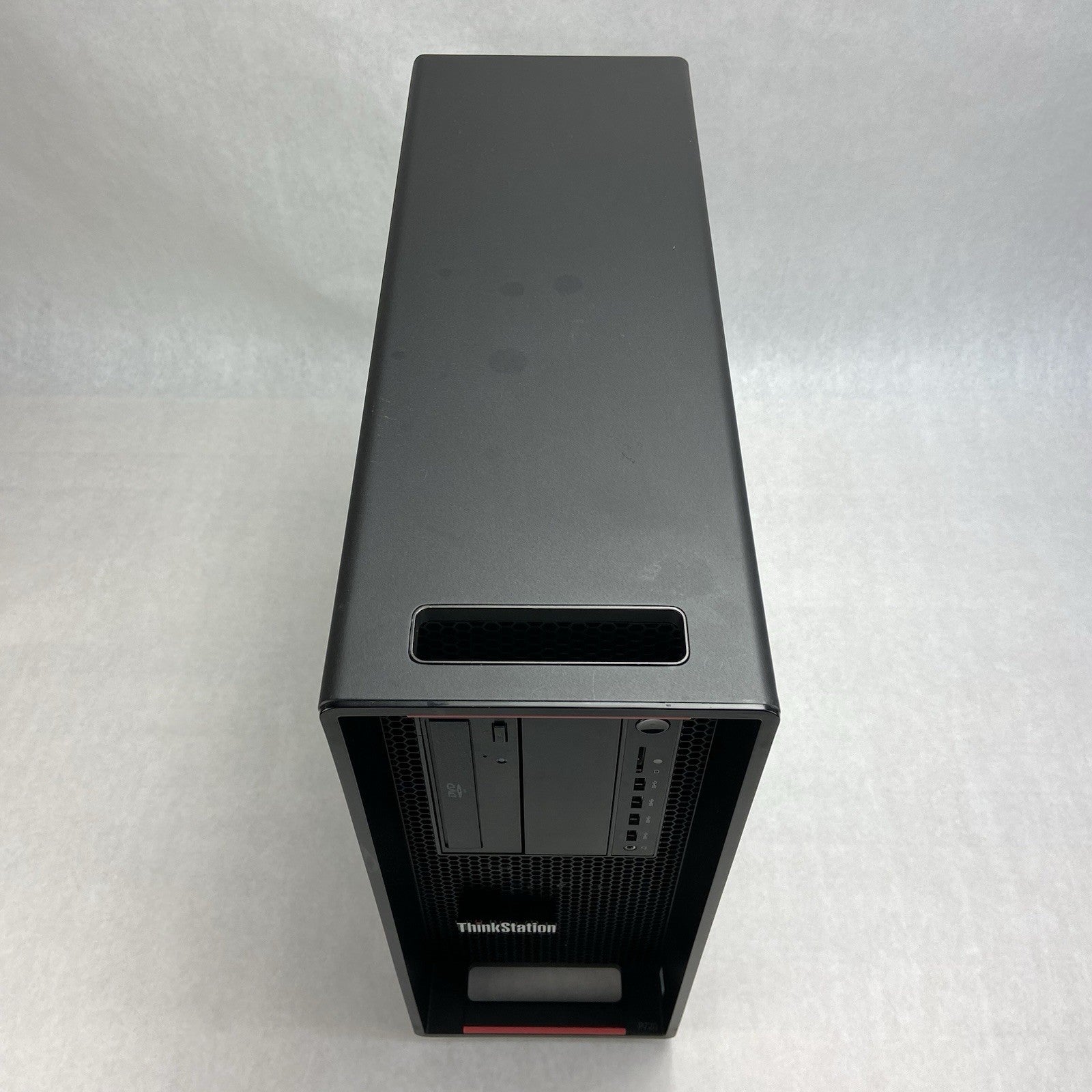 Lenovo ThinkStation P720 2x Xeon Silver 4110 2.1GHz 64GB RAM No HDDOS P6202
