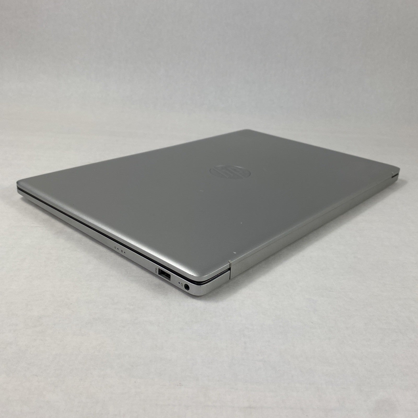 HP Laptop 17-cp1035cl AMD Ryzen 5 5625U 2.30 GHz 16 GB 17.3" No HDD No OS