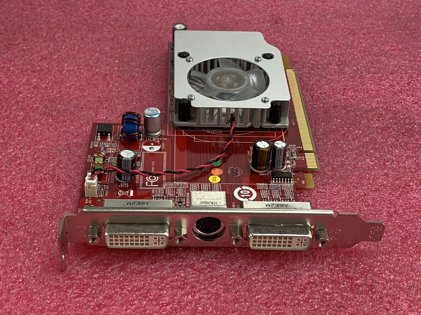 PCI-E Video Graphics Card Model V103 109-B16931-00C DVI S-Video Radeon HD 2400XT