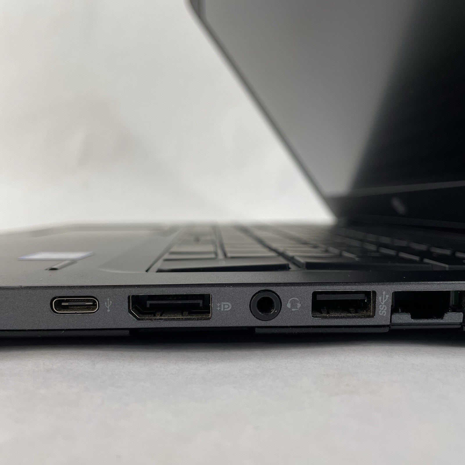 HP ZBook 15U G3 15.6" i5-6200U 2.30 GHz 8 GB RAM No SSD/OS/AC/Battery4