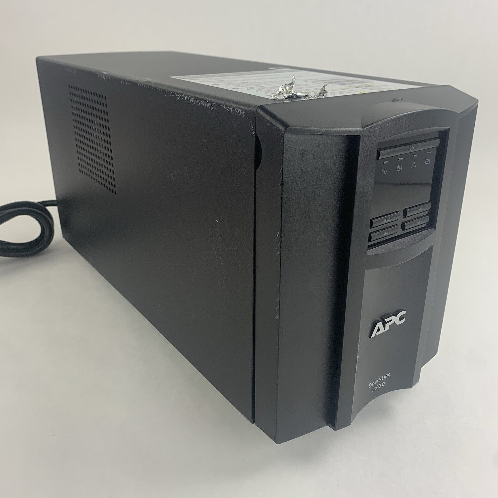 APC Smart-UPS SMT1500 LCD 1000W 1500VA 120V Tested Missing Screw No Battery0
