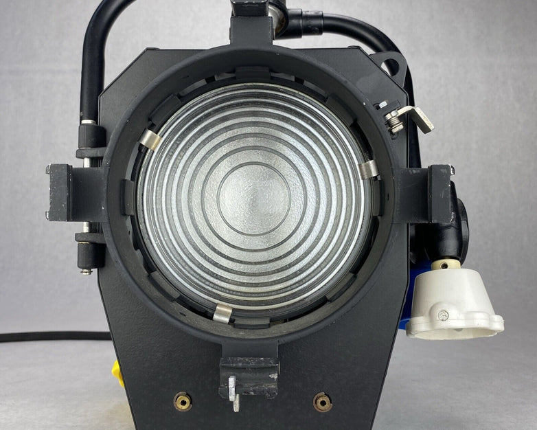 Strand QuartzColor Polaris Mod 261 Studio 1KW Fresnel Spotlight - READ
