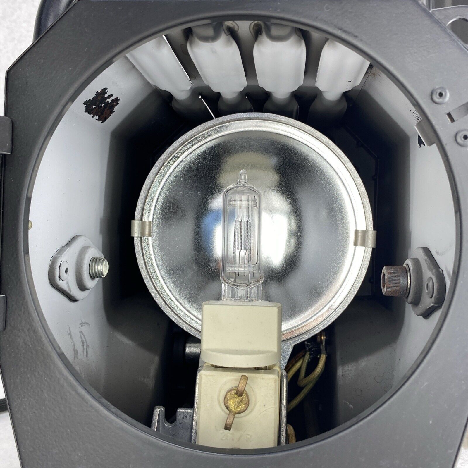Strand QuartzColor Polaris Mod 261 Studio 1KW Fresnel Spotlight - READ