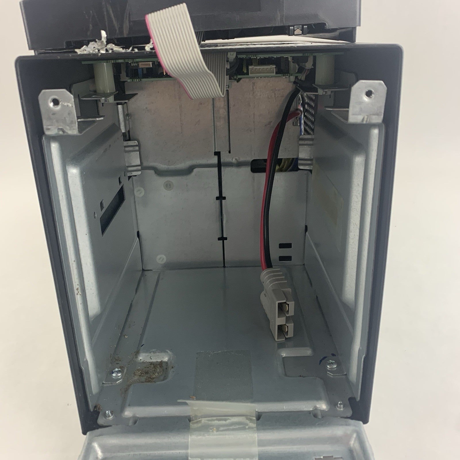 APC Smart-UPS SMT1500 LCD 1000W 1500VA 120V Tested Missing Screw No Battery10