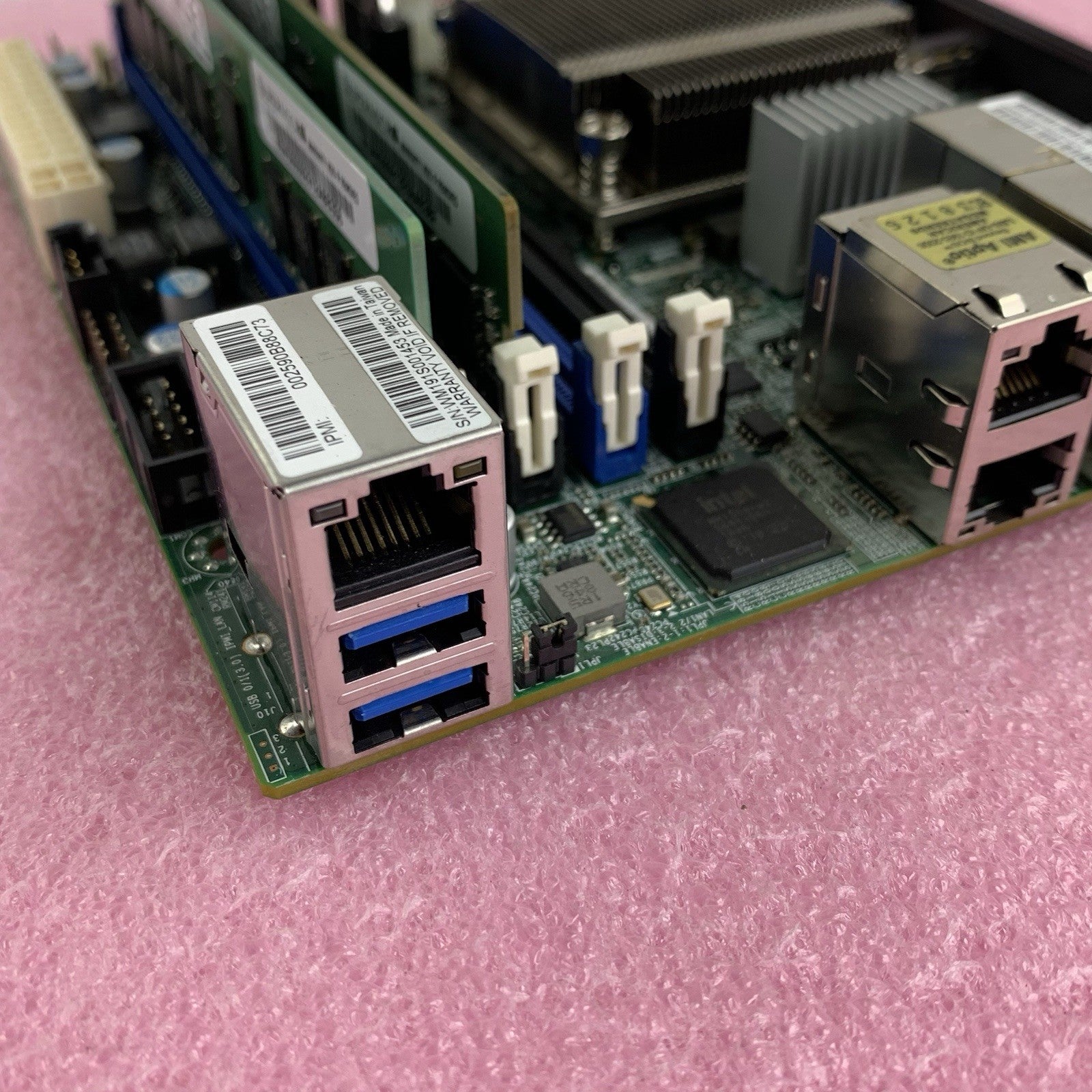 Supermicro X10SDV-6C-TLN4F Mini-ITX Xeon D-1528 1.9 GHz 32 GB Ram6