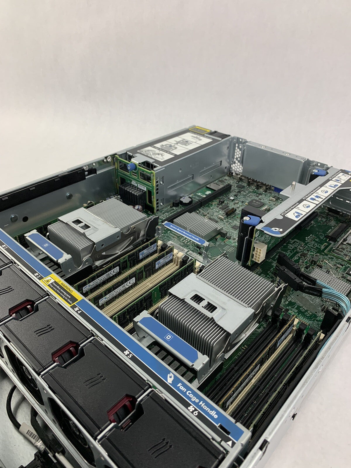 HP ProLiant DL 380p Gen8 2x Xeon E5-2620 2.0 GHz 96 GB RAM No HDD No OS