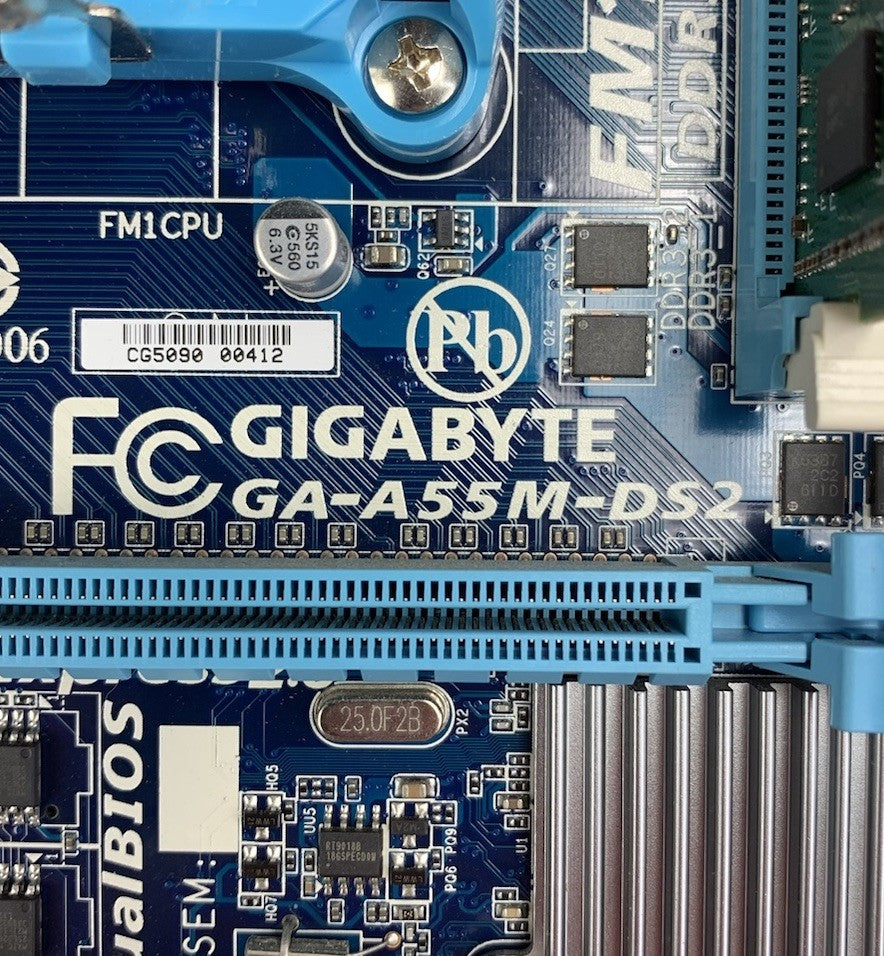 Gigabyte GA-A55M-DS2 Motherboard AMD A6-3670 2.7GHz 4GB RAM w/ Shield