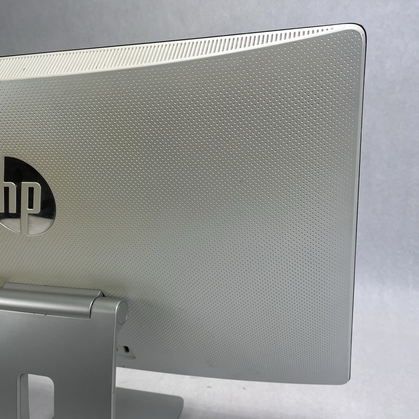 HP Pavilion 23-q242 AMD A6-7310 2.0 GHz 8 GB Ram No HDD No OS