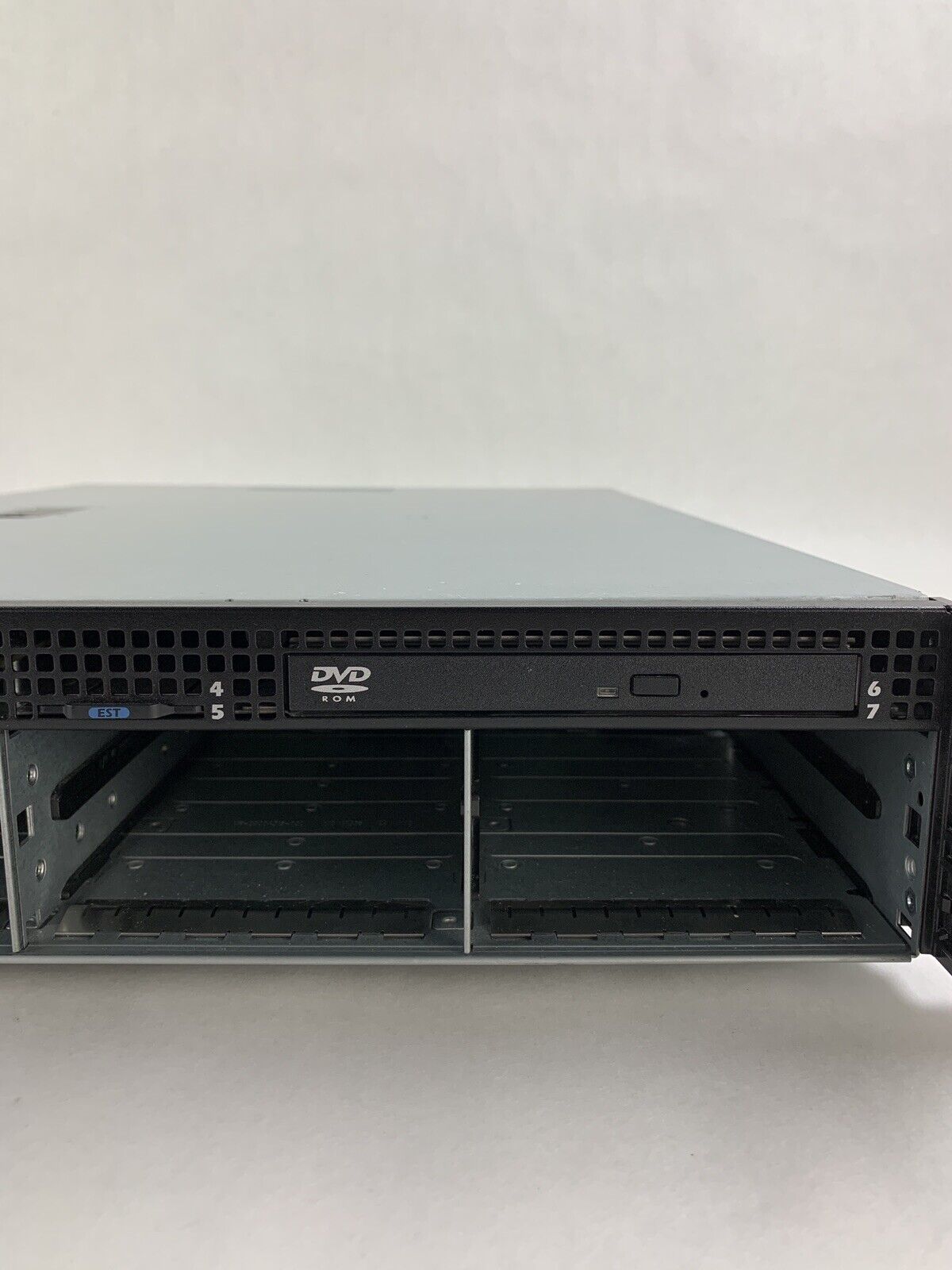 Dell PowerEdge R515 Server 1x AMD Opteron 4122 2.2 GHz 16 GB RAM No HDD No OS