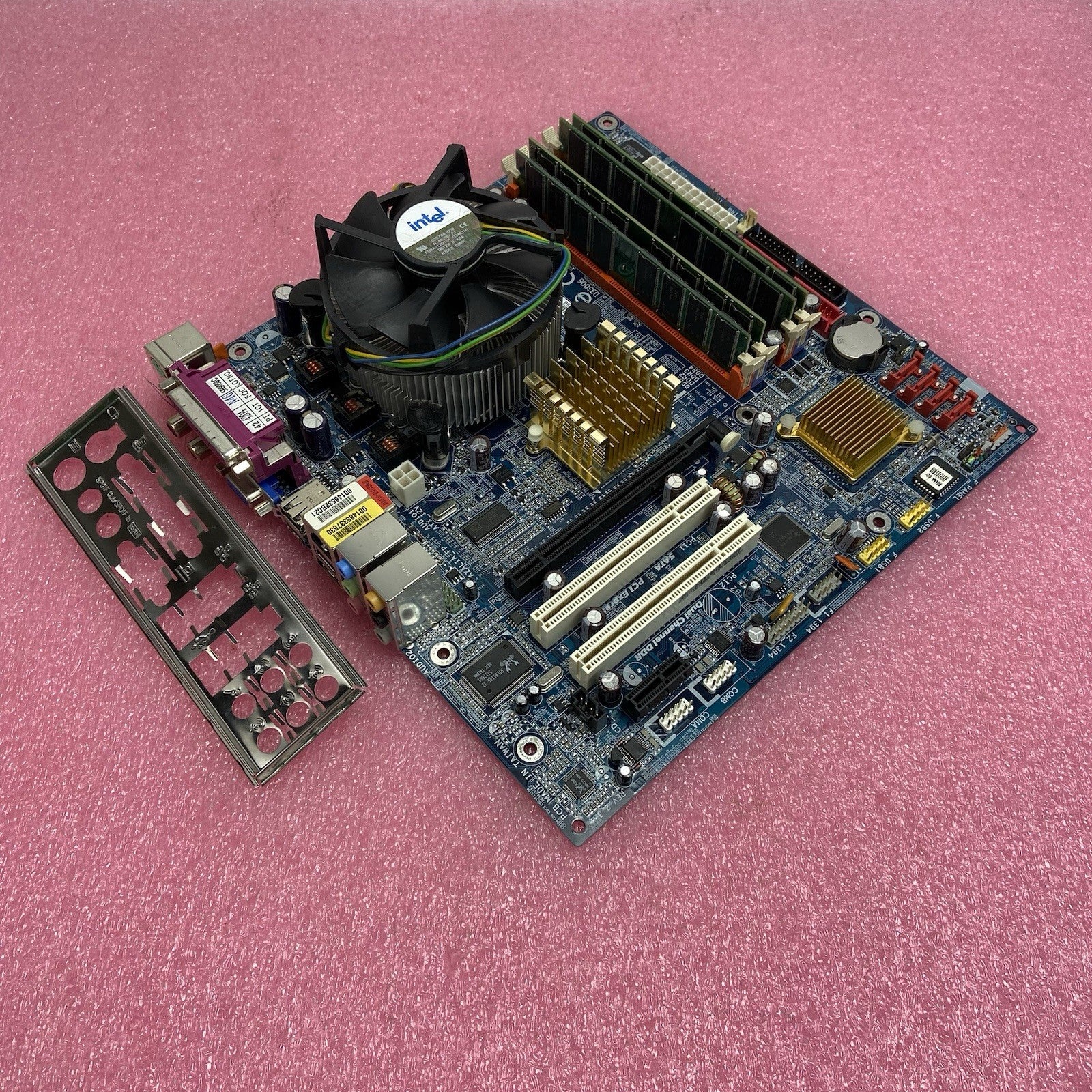 Gigabyte 8I915GMF Motherboard Intel Pentium 4 3GHz 3GB RAM w/IO Shield Bad Cap0