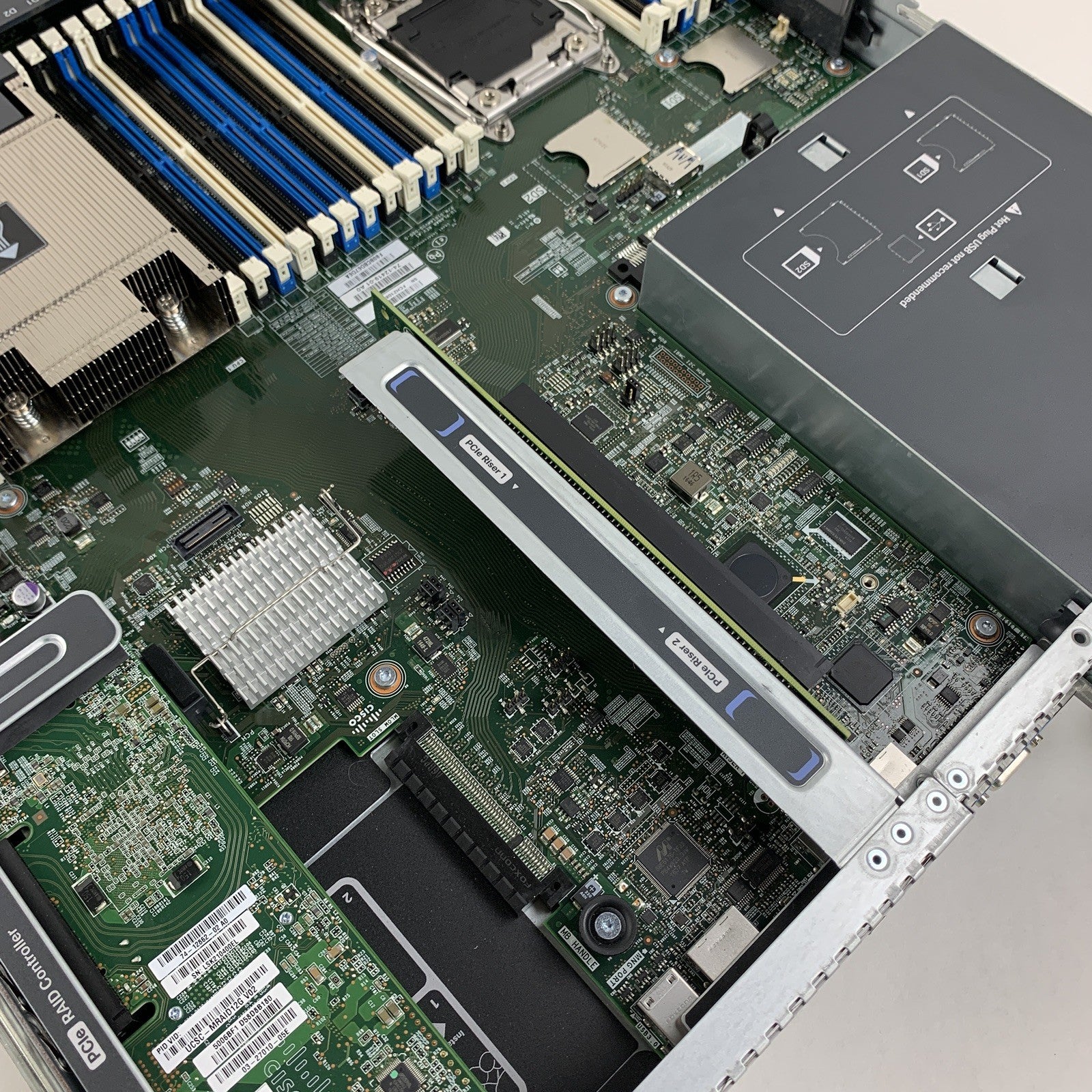 Cisco UCSC-C220-M4S Server 1x Xeon E5-2630 V3 2.4 GHz 32 GB RAM No OS No HDD