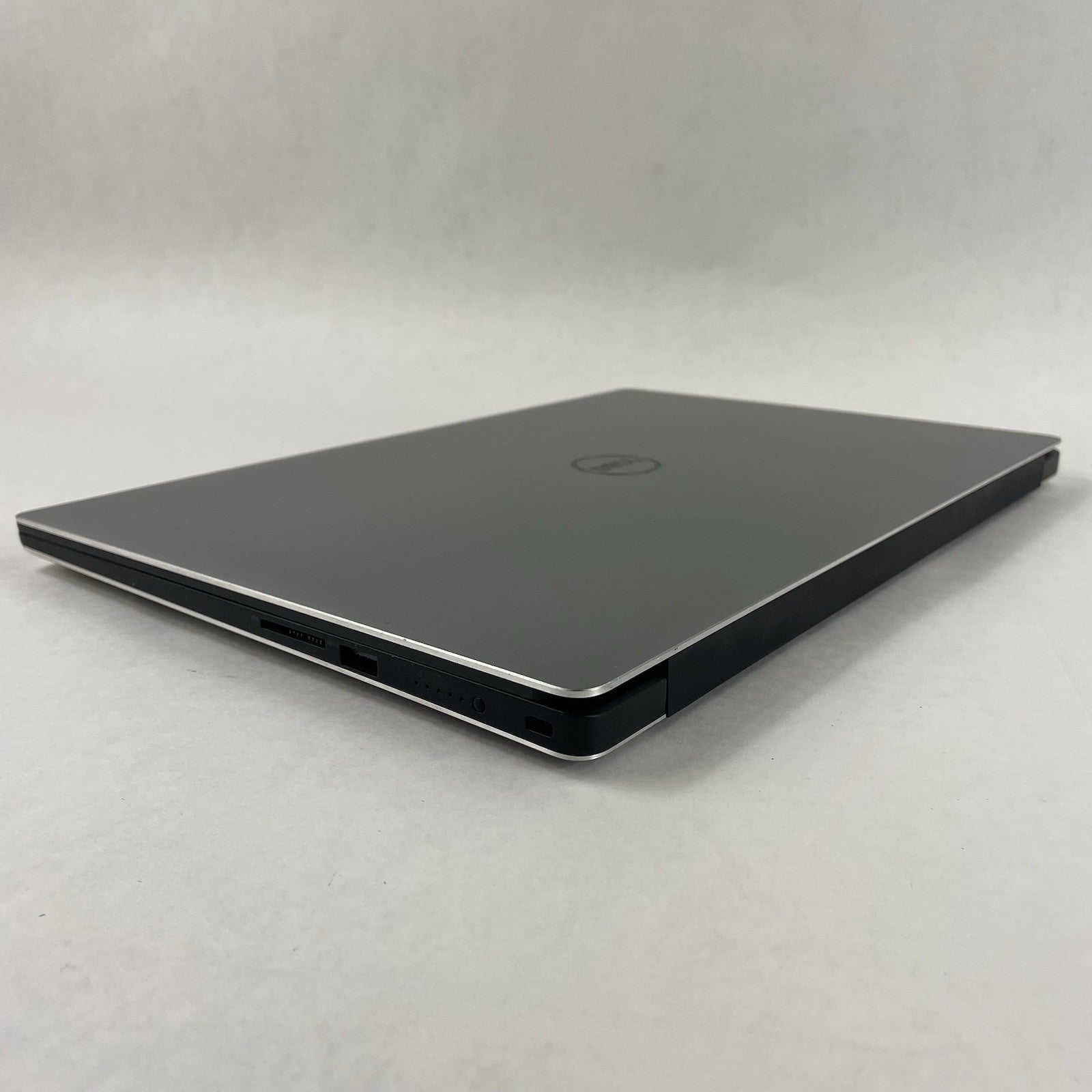 Dell XPS 15 9560 15.6" i7-7700HQ 2.80 GHz 8 GB RAM No SSD/OS/AC12